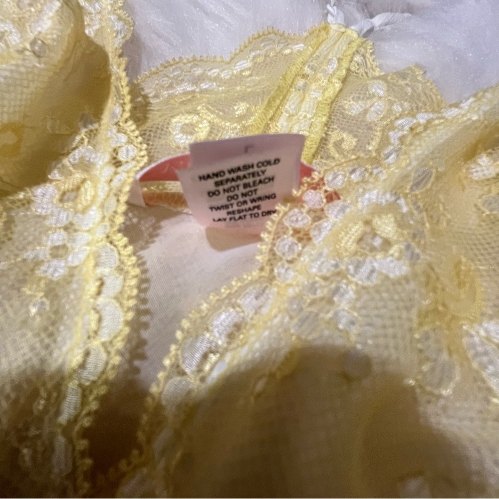 Victoria's Secret White Pleated Babydoll Chemise with Yellow Lace Trim SZ L - Picture 6 of 10